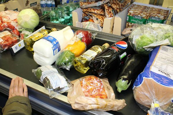 debra_caffrey's tweet photo. 5 Unusual Ways to #save on #groceries! #momlife #momblogger #foodblogger #grocerygames #frugal #budget     https://t.co/9NyUQKJqav https://t.co/gkWrQTfYG9