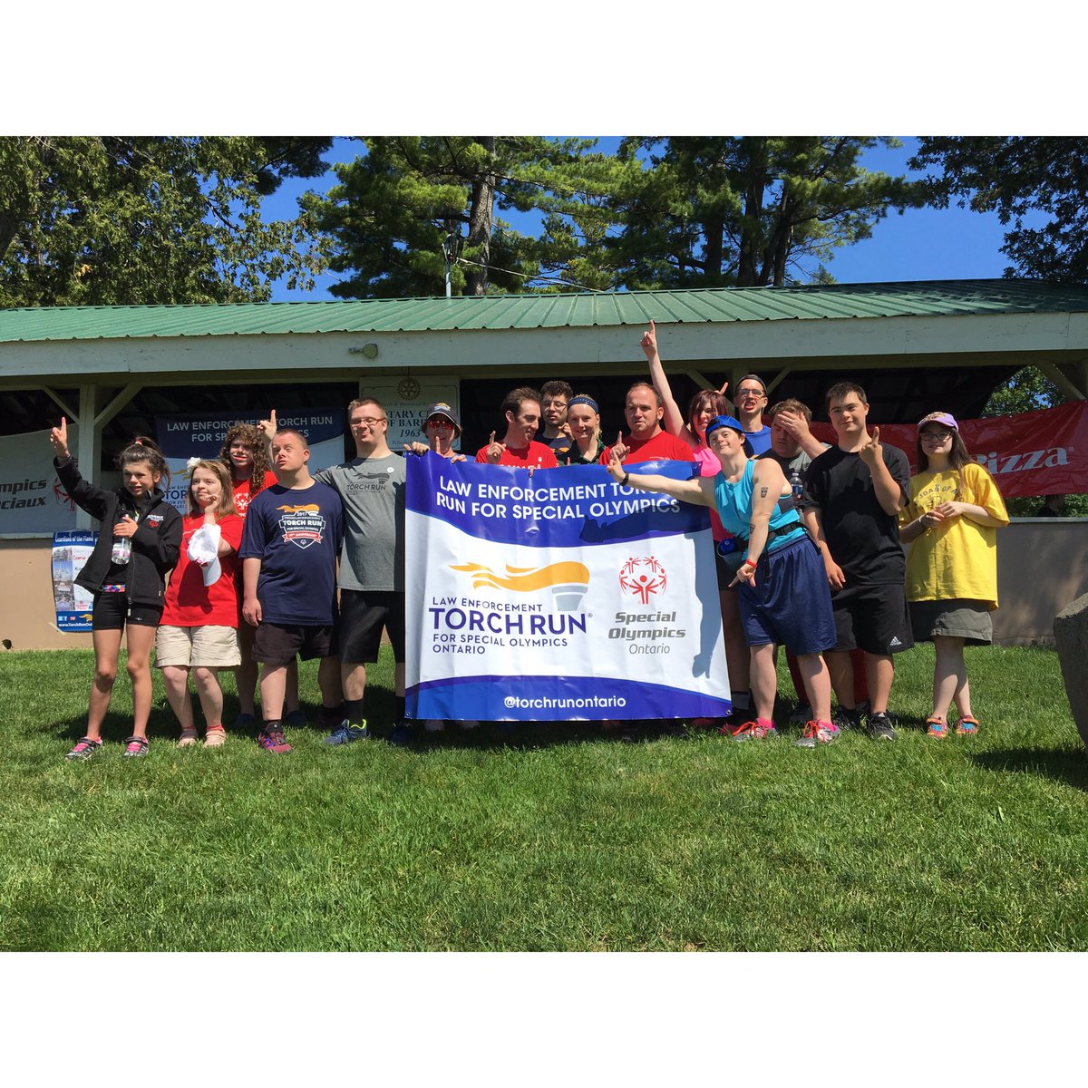 BarriePolice's tweet photo. Sun &amp; Fun at the Law Enforcement Torch Run for @SOOntario &amp; @LETRBarrie TY to all our sponsors, athletes and runners who supported #LETR2017 https://t.co/kwHeug7tal