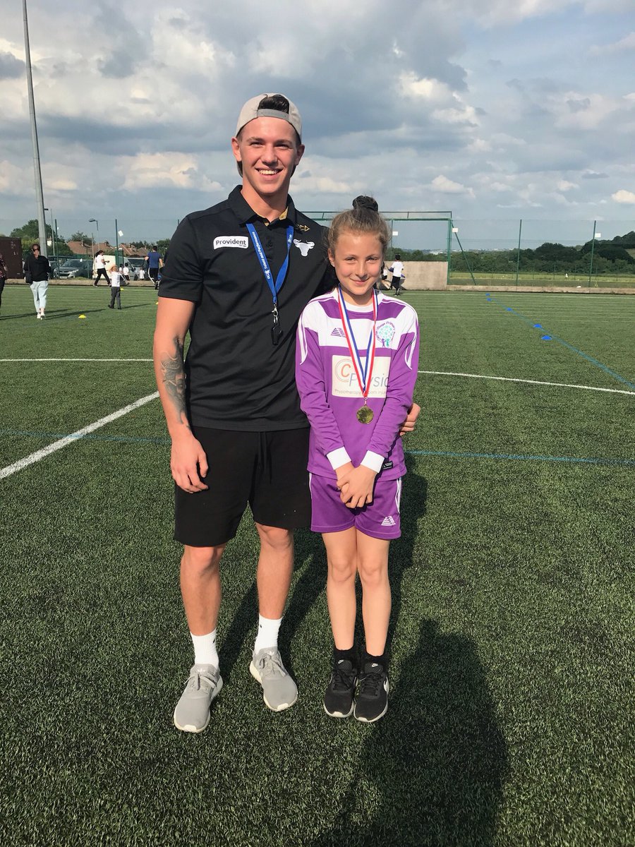 Tag rugby winners @cvprimary1 from today's tournament <a href="/BeckThorn_PE/">BeckfootThornton PE</a> and thanks for posing for a photo with my daughter too @Jay_Panter98