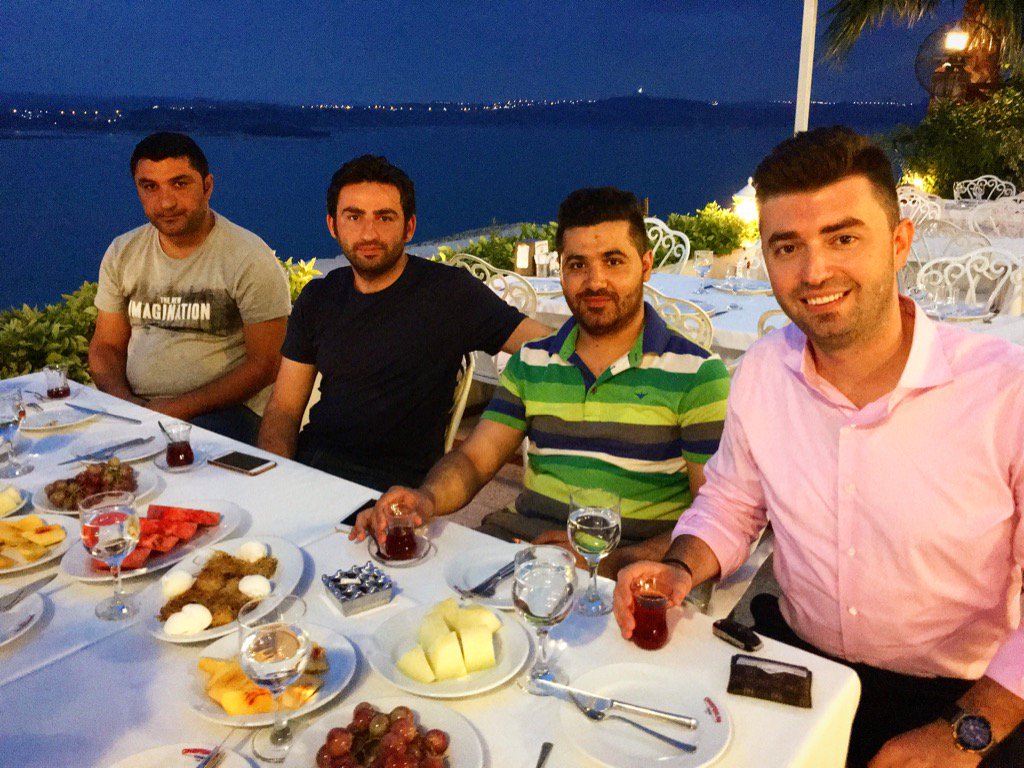 romeoo77's tweet photo. İftardan sonra icilen cay diyorum baskada bise demiyorum.. https://t.co/cTT0pdSurS