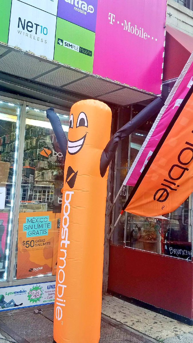 vinnyhyperlink's tweet photo. Uptown wireless representing Boost with our new Hyper Air Dancer! #BoostMobile #NYC #HyperReady #HyperSidewalk https://t.co/2ilbCxigre