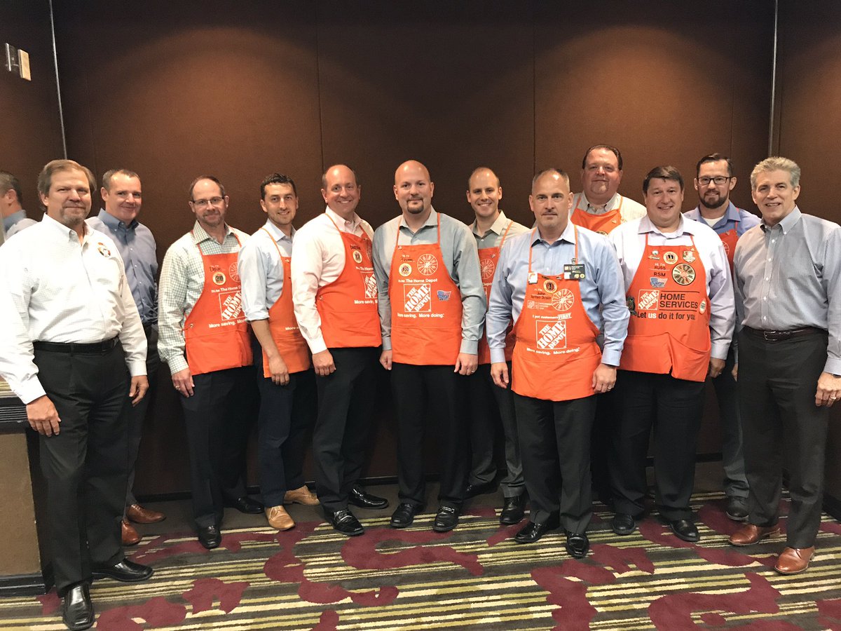 HDWRHRD_MA's tweet photo. Great lunch with the Northern Plains Regional Team! @CraigMenear @thourig @DaveRebtoy @JWelchTHD @crystal_hanlon @BejnaJim https://t.co/g3TkGfRl1f