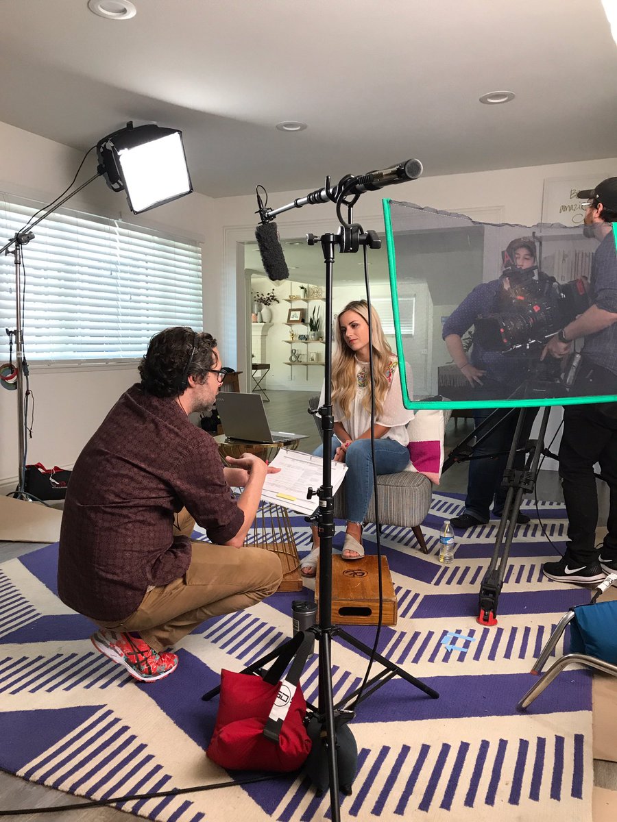 moagency's tweet photo. We’ve been having a blast working on a new campaign for @lenovoUS #Yoga720 2-in-1 #MidnightOilers #AgencyLife #Creative #Content #BTS https://t.co/Wbs5xhfClh