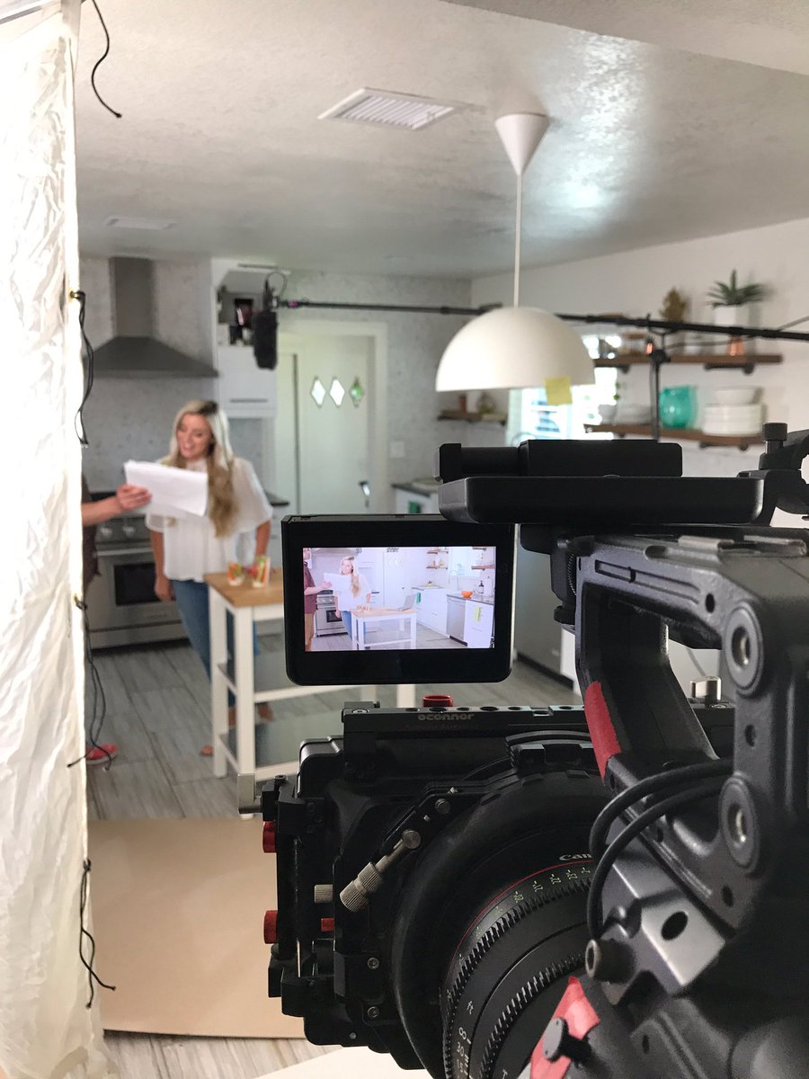 moagency's tweet photo. We’ve been having a blast working on a new campaign for @lenovoUS #Yoga720 2-in-1 #MidnightOilers #AgencyLife #Creative #Content #BTS https://t.co/Wbs5xhfClh