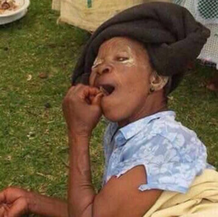 Teepeecaal_Brvh's tweet photo. #ThingsNotToDoAtAFuneral
Ask the lady at the pots ... Weather did she wash her hands before dishing ... https://t.co/8xGyaUT7JG