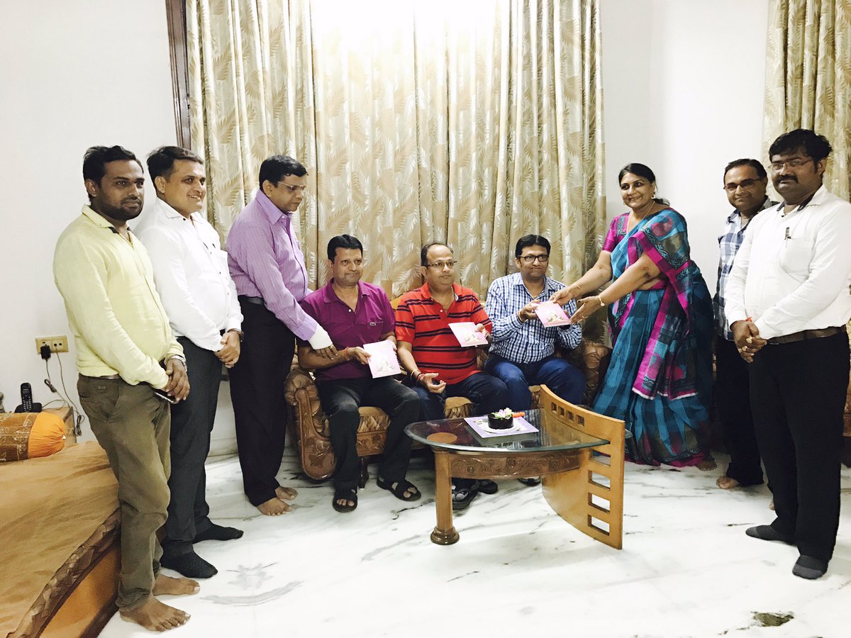 ShiroyaAsmita's tweet photo. Personally met and celebrated world blood donor day with centurian blood donors in Surat who have donated blood more than hundred time https://t.co/ig8LTjcVIq
