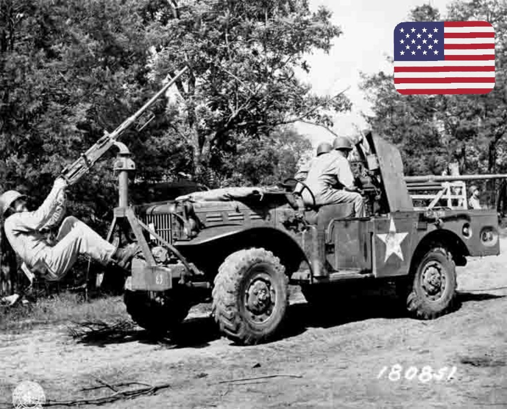 TankPorn's tweet photo. 🔷The 'GMC M6 Fargo' was known to be "The first American tank hunter" the gun equipped was a 37mm anti tank gun, and was built in 1941. #WW2 https://t.co/hx7OJT2NZ1