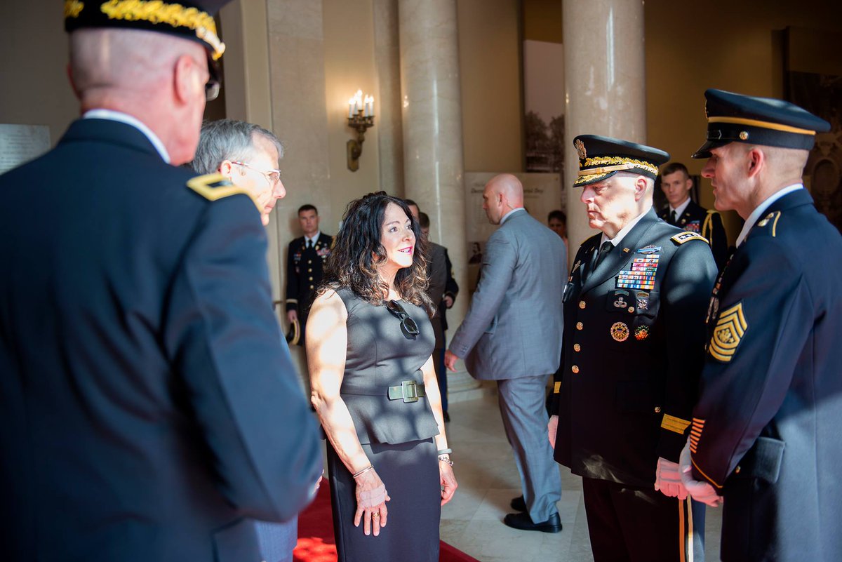 ArlingtonNatl's tweet photo. #ICYMI: Take a look at this photos from today's #ArmyBDay wreath laying in honor of the #USArmy's 242nd birthday! https://t.co/UFqJ8ubnMP