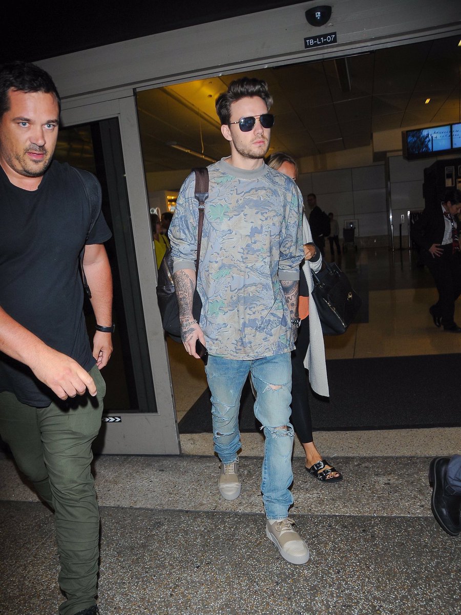 1DInfoForFans's tweet photo. Liam at LAX last night. #2 https://t.co/QsiICFX84a
