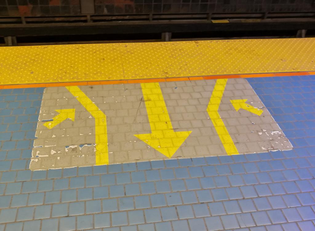FlySolutionsPL's tweet photo. That's how you can design train boarding #ux https://t.co/crvvqfkKuQ