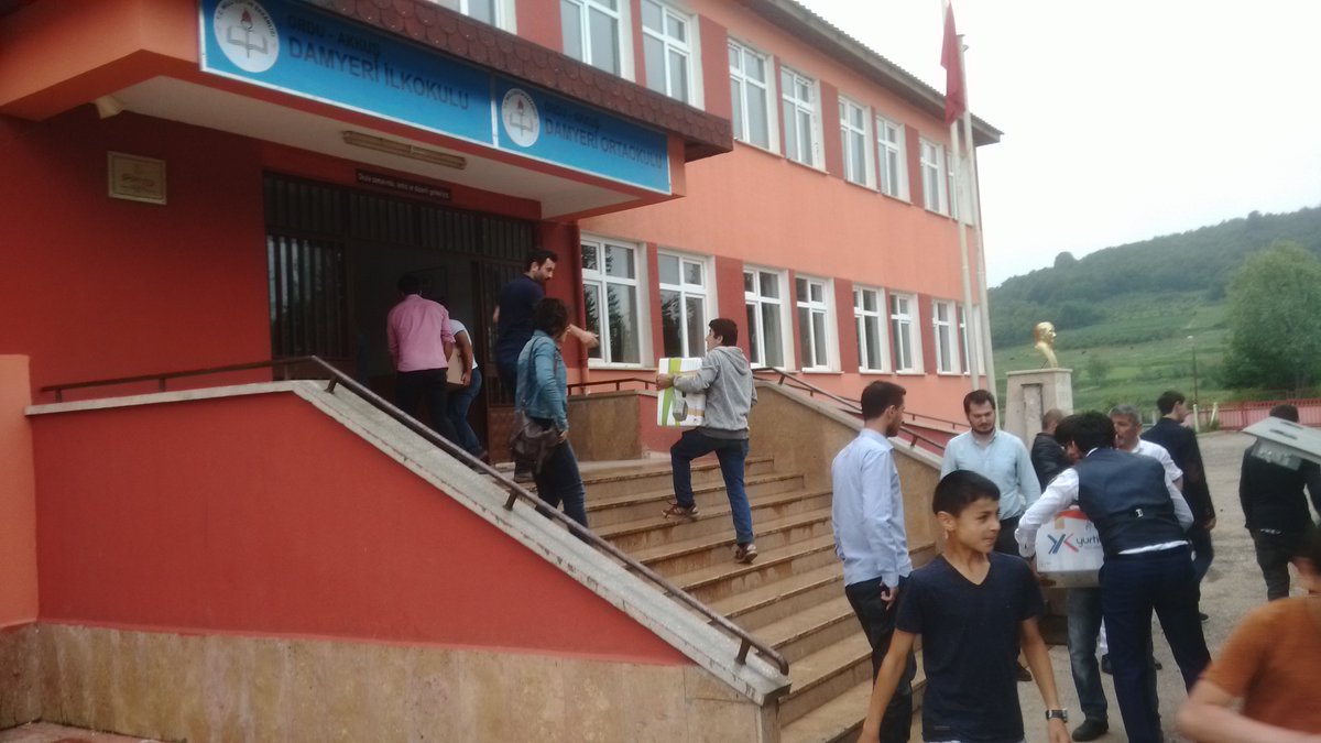 denizyildirim79's tweet photo. 6) Ve bugün: Akkuş ilçesinde 217 mevcutlu Damyeri İlk-Ortaokuluna toplam 1400 kitaplık bir kütüphane kurduk. 3 ayda 5bin kitap, 4. kütüphane https://t.co/cuaRUtM6fy