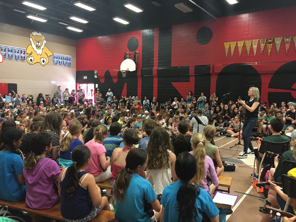 hamidasach's tweet image. Amazing music being made at #UkeDay2017 - @DoaneUschool thanks for giving kids the gift of music #tdmusic #musicmatters