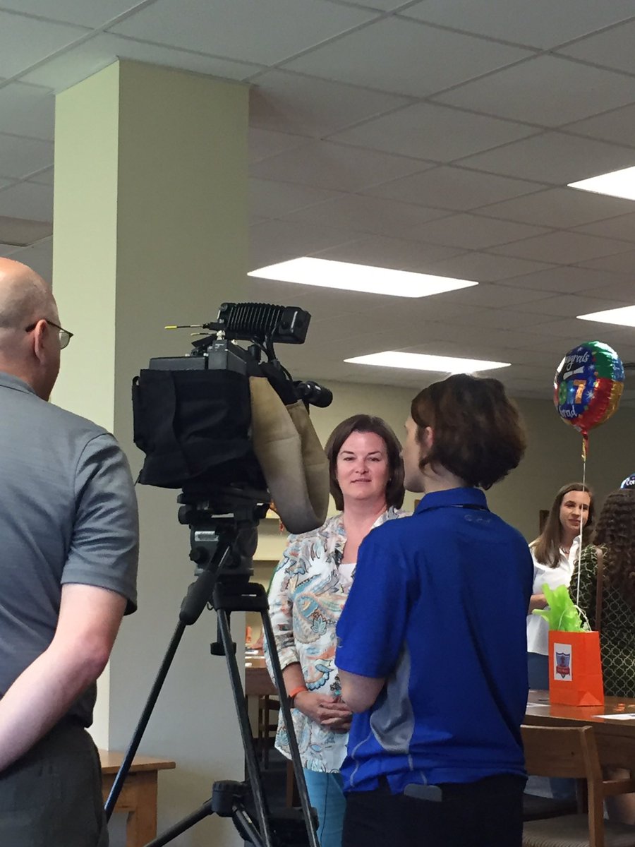 Williamconklin's tweet image. Tech Master Graduation #techbadge Great job Carmen and Stephany @aolets_go @carmenwteachin4 @stingrays2 @kboyd @GravelyKristen #🦁