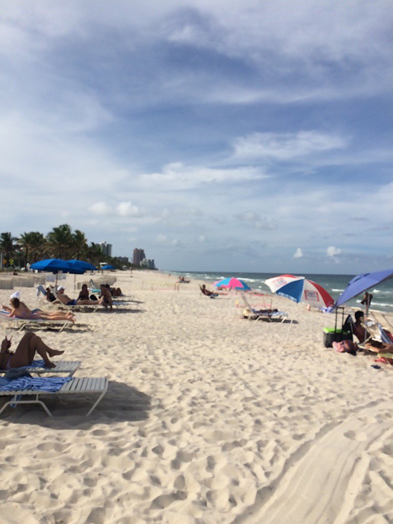 ramirezmarj's tweet photo. Kathy's graduation gift. #passedboards #nokids #ftlauderdale https://t.co/QiSwMI0ZRK