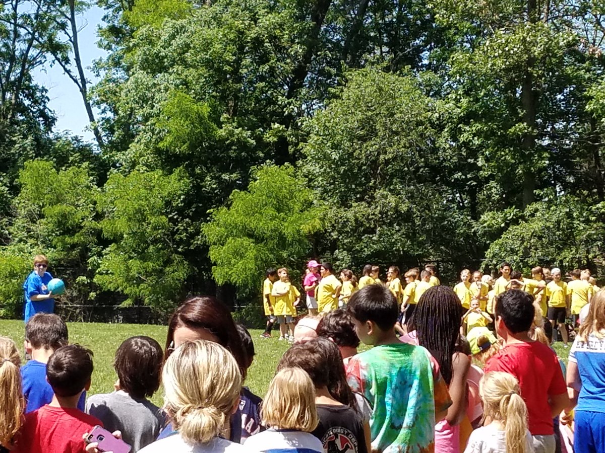JohnFrassica's tweet photo. Awesome kickball game going on between 5th Graders and staff @Hootie_NESchool https://t.co/YQtvtmsd8C