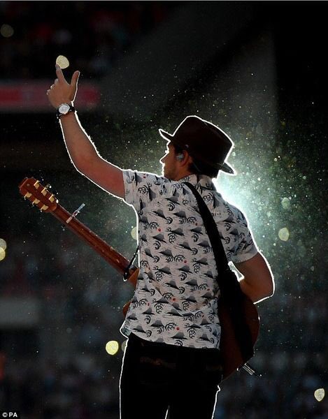 SourceHoran's tweet image. spectacle de Niall Horan à Capital Summertime Bal 2017 au stade de Wembley à Londres 10.06.2017