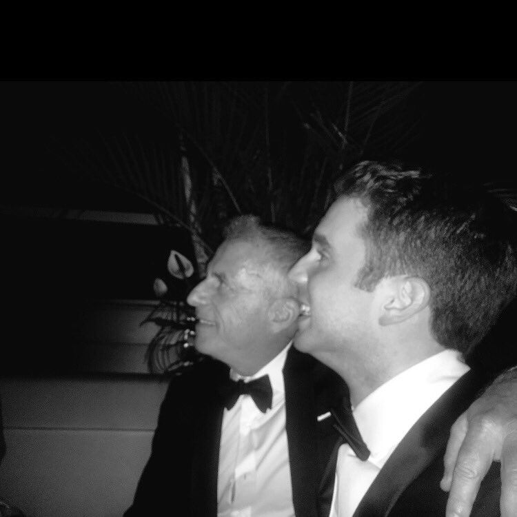 BenPlattFANCLUB's tweet photo. 'Dad, you're my hero. You taught me you have to be a descent person to be a descent artist and I love you for it.' -Ben Platt to @PlattMarc https://t.co/aIedOUrbyx