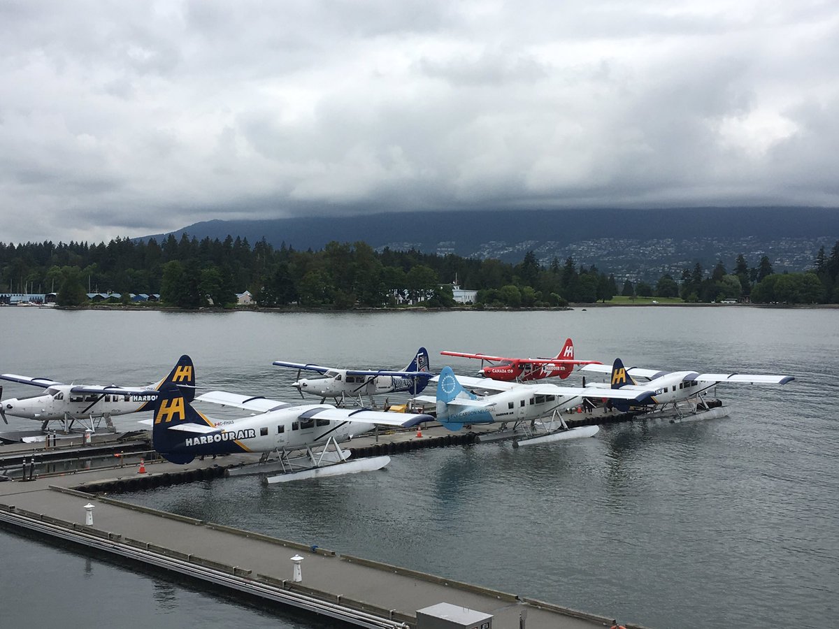 phil_oakes's tweet photo. Plane spotting Vancouver style https://t.co/mEKsmWFEjX
