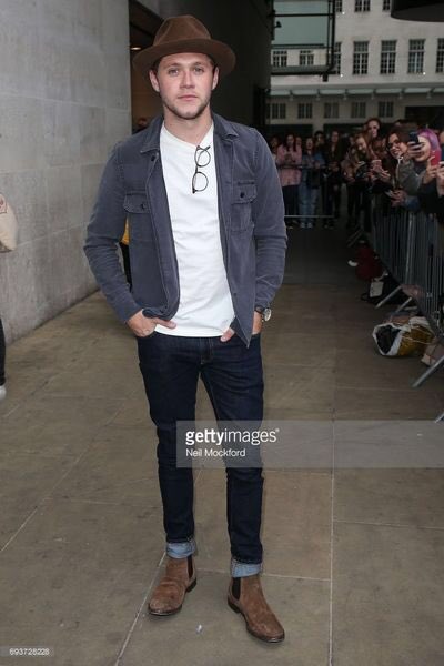 SourceHoran's tweet image. Niall Horan devant  La BBC Radio One à Londres 8.06.17