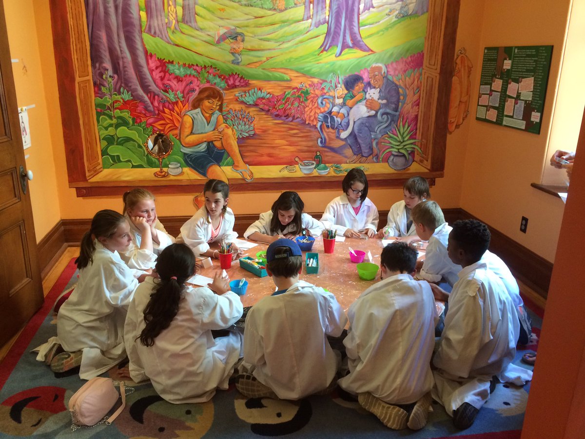 ecoleRSD's tweet photo. Les élèves de 5e ont créé des médicaments au @MuseumofHealth - quelle belle activité! #potionclass #MATIS https://t.co/1txaJDbRIa