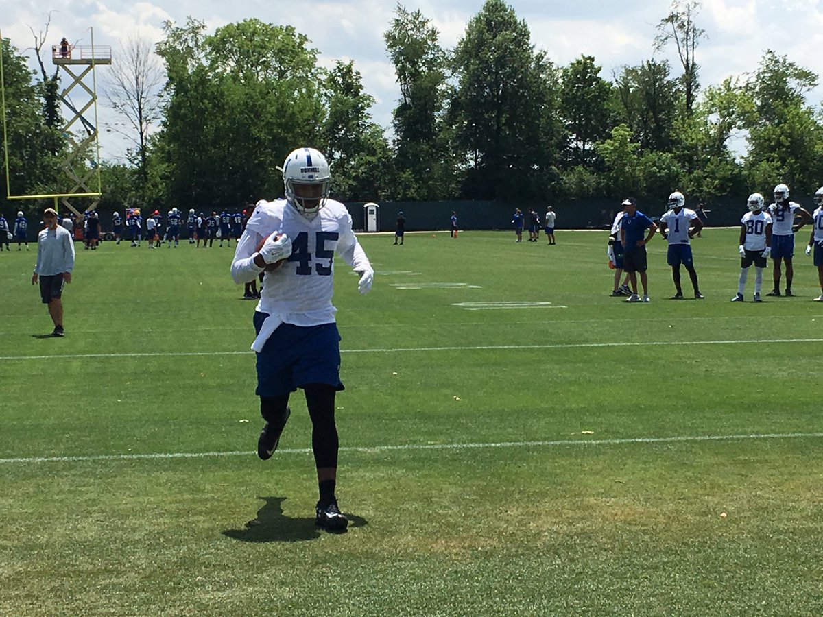 nicoleINDYtoday's tweet photo. #ColtsMiniCamp Day 2 🏈 @WISH_TV @Colts https://t.co/2eHVUD6sAd