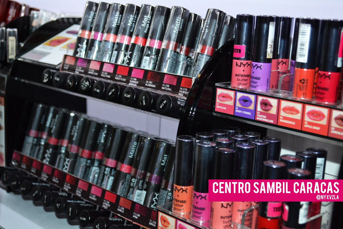 ¿No sabes cual labial usar hoy? Visita nuestras tiendas y elije el que mas te guste para que acomple tu look de hoy 💋‍