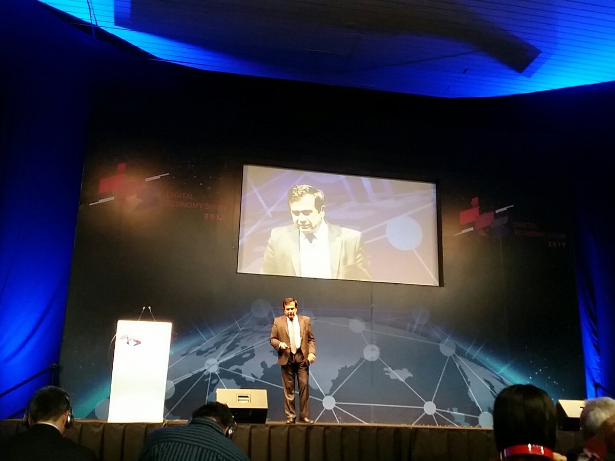 creactibox's tweet photo. En el digital economy show, el IoT viene con todo. #creactividad #interconectada https://t.co/H2YXqYzN3q