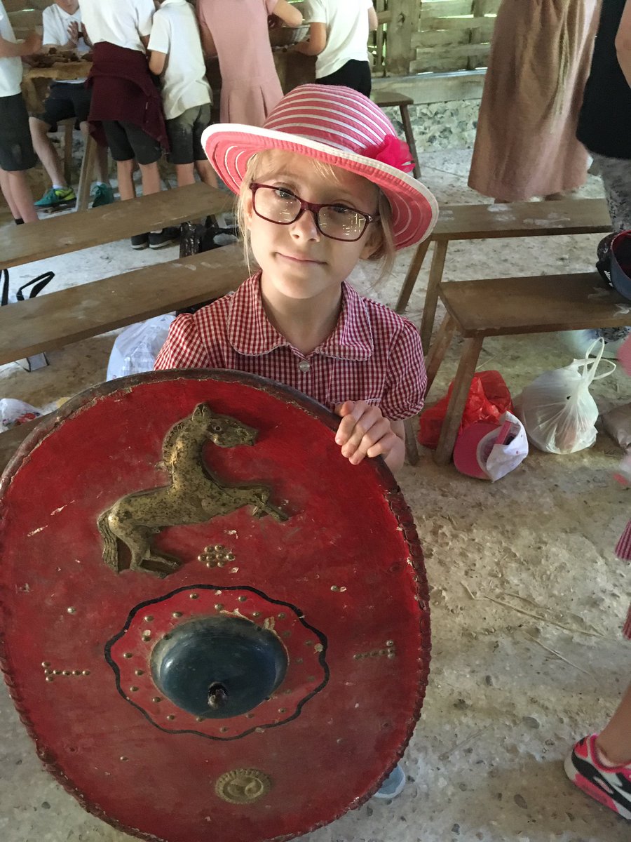 mrdwsavage's tweet photo. The Roman army had some great hats on today! 👒 https://t.co/Jk31K0NuqL