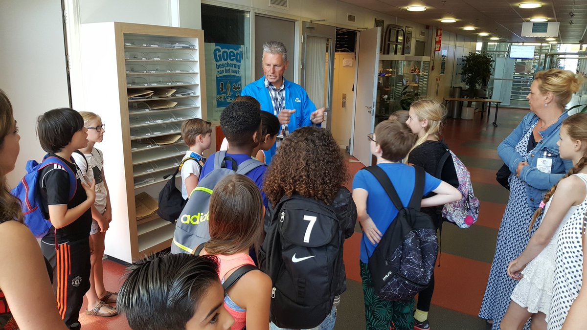 Vandaag heeft groep 6 een kijkje achter de schermen mogen nemen op Schiphol Airport. Dat was een gaaf #ipc uitje :)