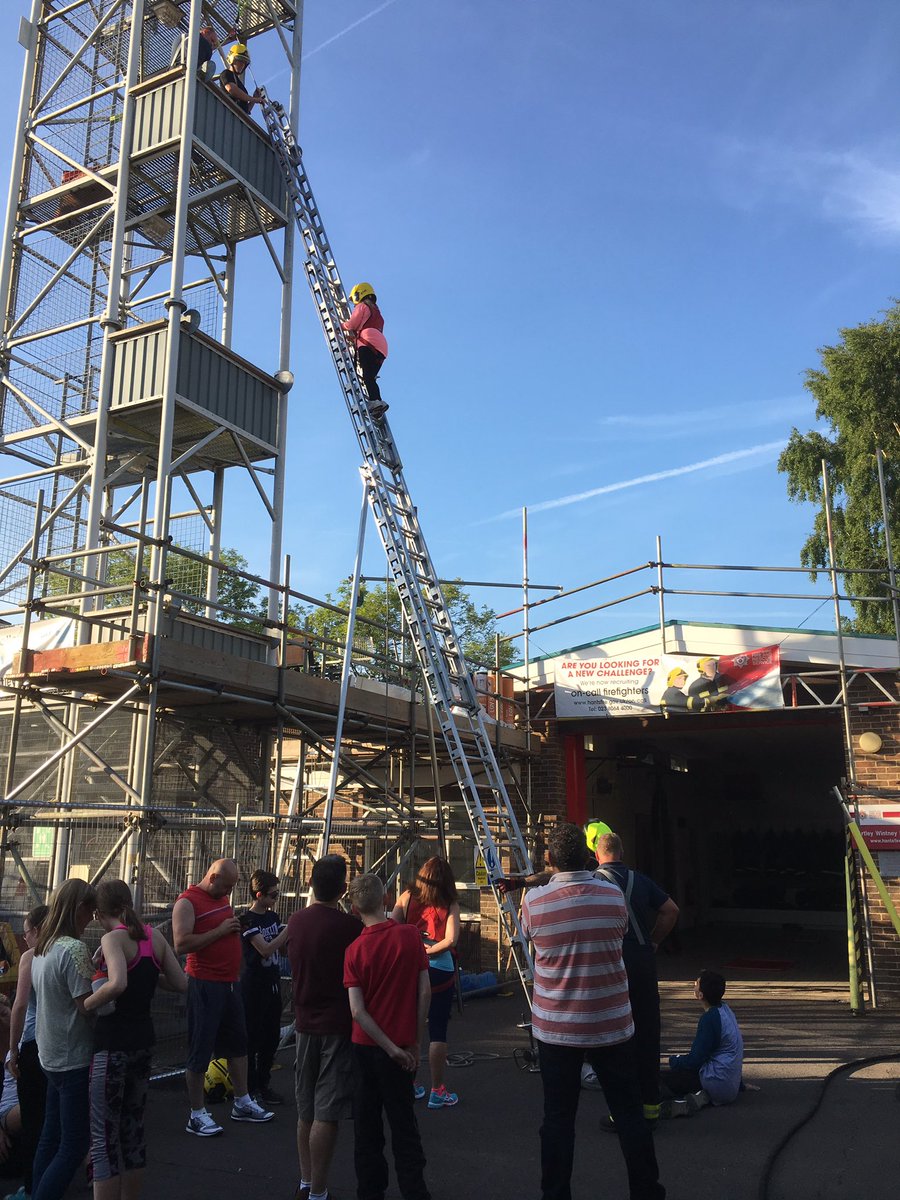 tracylenton1's tweet photo. A sunny day for ladders on A Better Me! 🌞☀️ https://t.co/fzj7JHvhia