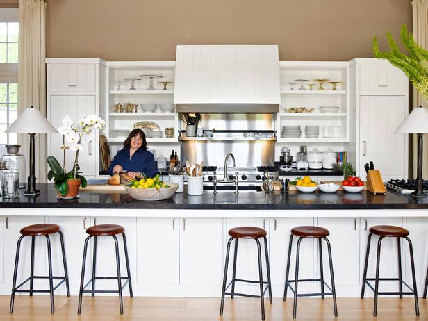 Looking to remodel your home? Here are five remodeling trends to keep in mind! spr.ly/60138Ysut