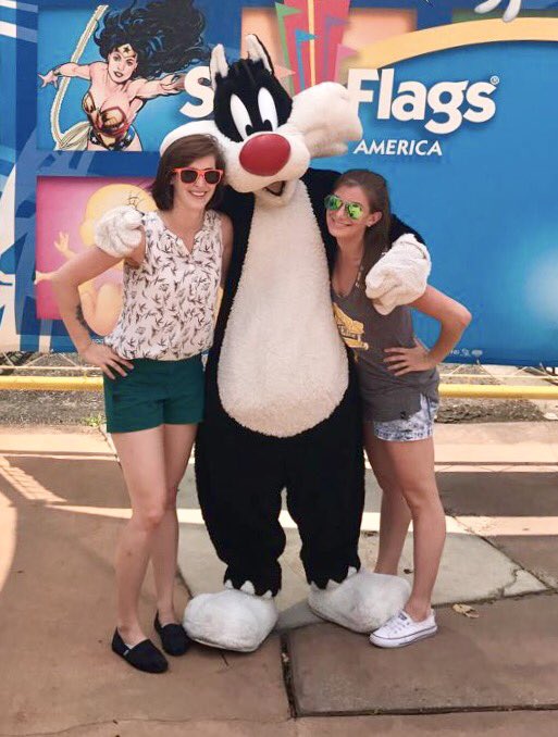 mspalmer8's tweet photo. Great day at 6 flags!!!! #8thgradefieldtrip @SSIMSChorus https://t.co/FV1sRrbfnx