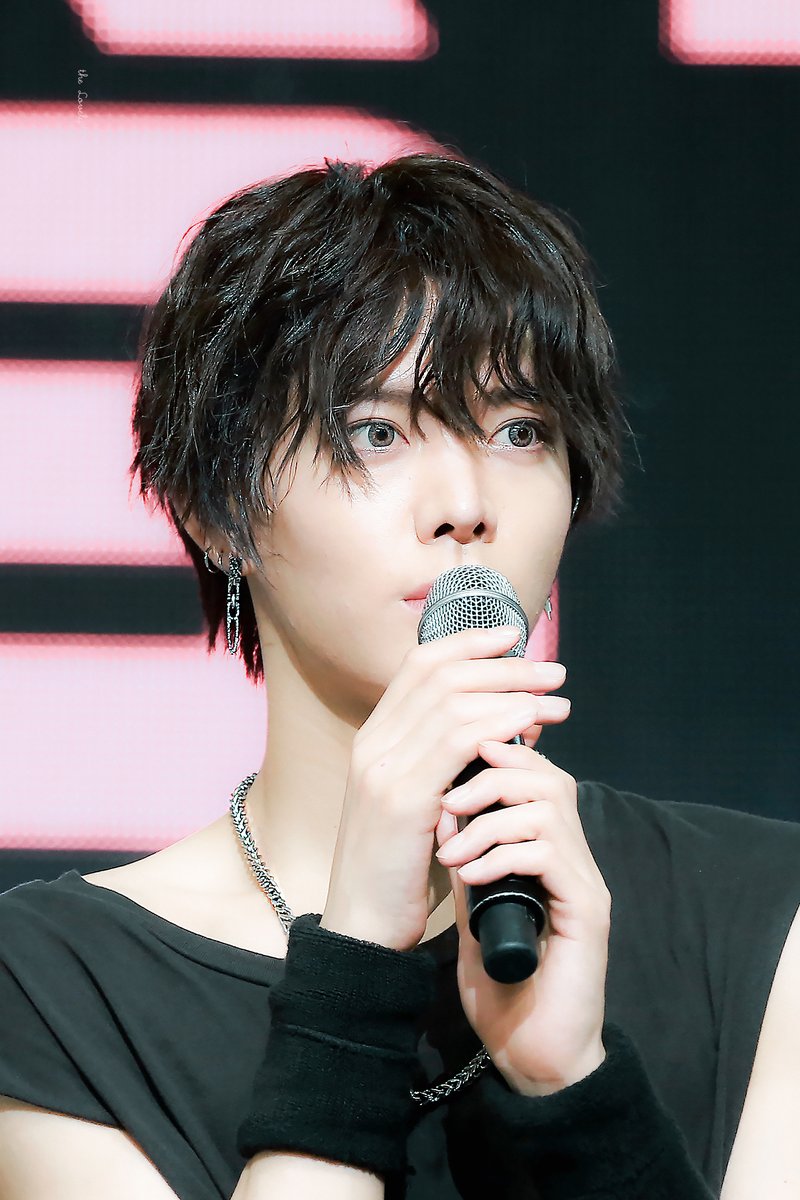 nakamotion's tweet photo. yuta is so beautiful I'll never get tired of saying that 😭😭😭😭😭😭😭😭😭😭😭😭😭 https://t.co/StcaGxMEXT