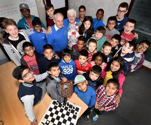 dollzstars's tweet photo. @31DOVER @clovenhoofrum @deadmansfingers @Armagnac_UK @EmporiaBrandsUK @KAHTEQUILA @ElDoradoRums @ILuvKrackenRum @CrownRoyal #DeservingDads Hes the Chess King and teaches kids how to play https://t.co/dLUy4dzVOD