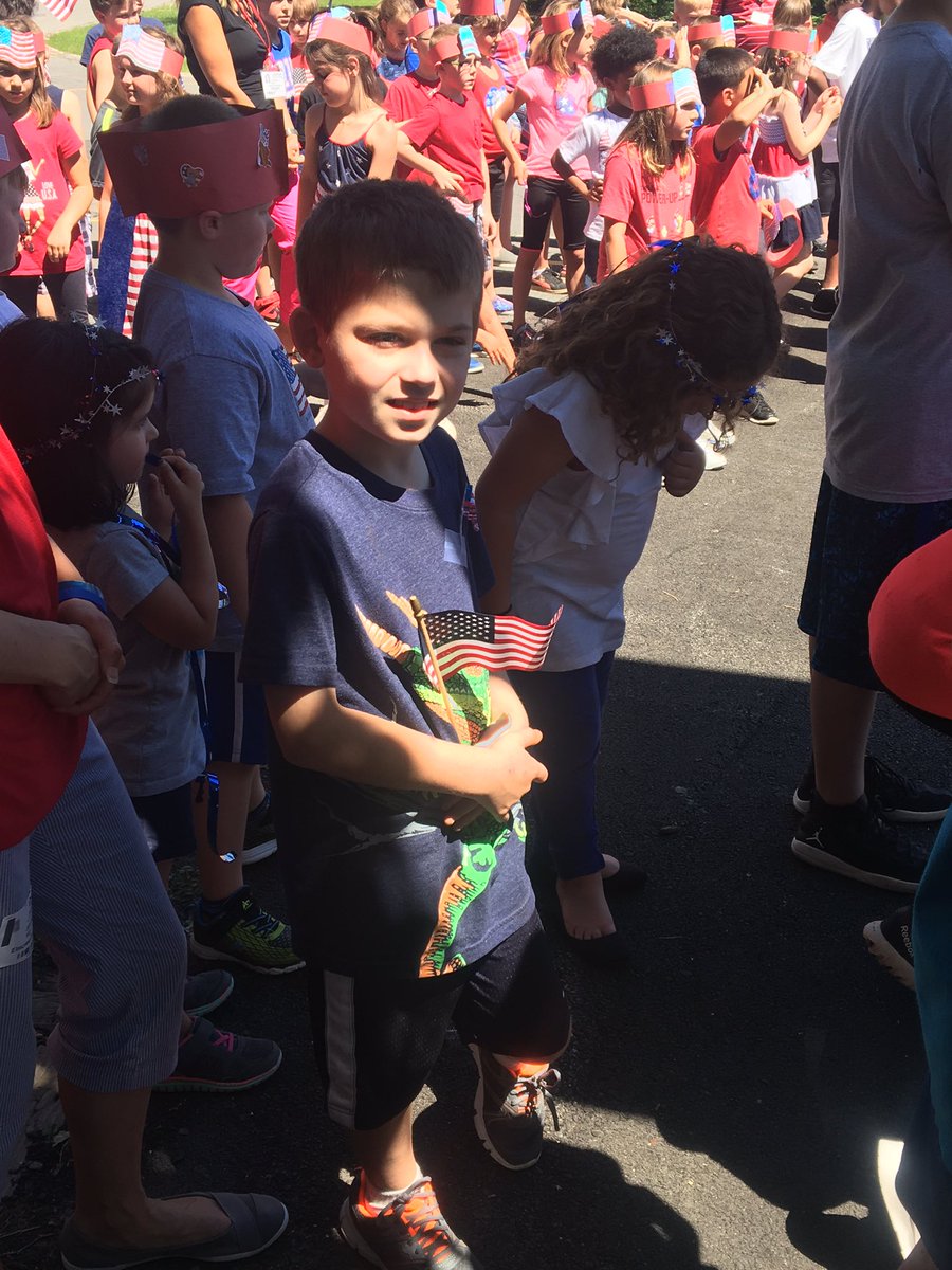DorieRector's tweet photo. Flag Day #eefamily https://t.co/0u1nfHIpna