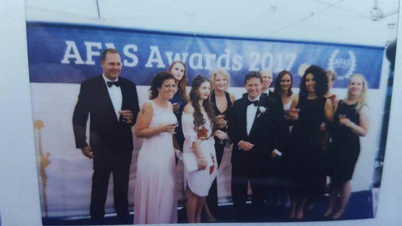 SalureBV's tweet photo. De trotse crew van @SalureBV op de AFAS Awards 2017! #afasawards https://t.co/2yJa4PniUb