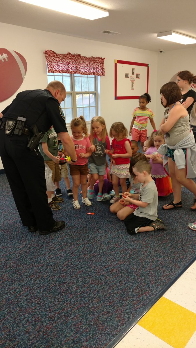 HamiltonTwpPD's tweet photo. Ofc. Wall &amp; Workman hanging out @RainbowCCC today reading books and having fun! https://t.co/6YOQGgaoYc