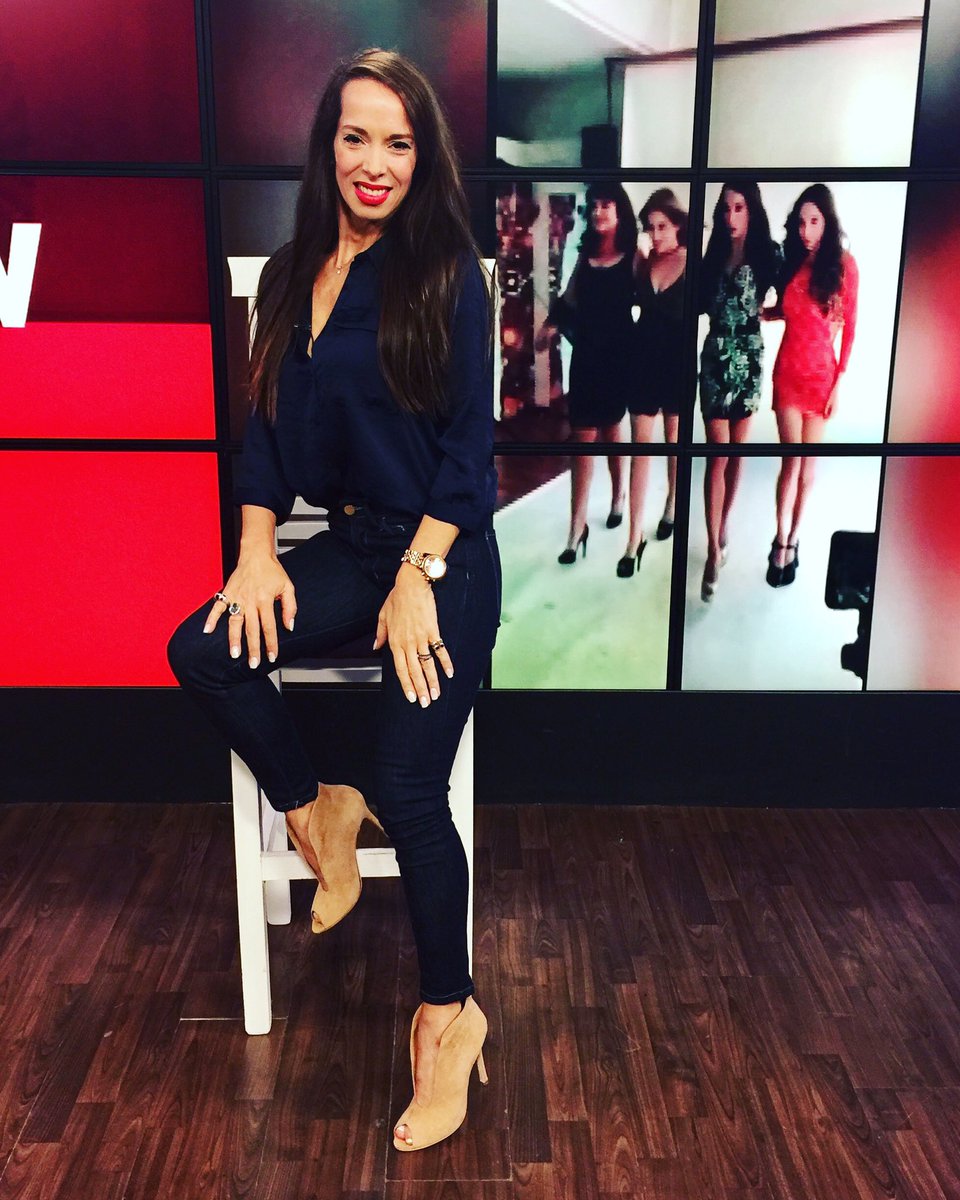 Divina camisa <a href="/tedbodinoficial/">Ted Bodin Oficial</a> 
Súper canchera!
Botitas nude <a href="/RickySarkany/">SARKANY</a> 
Para entrevista en @CN23 
💕