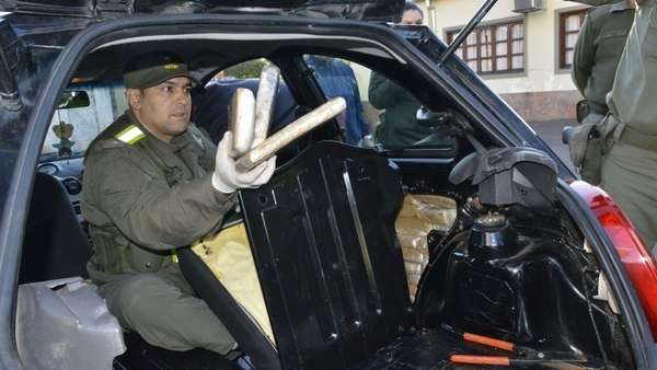 clarincom's tweet photo. Misiones: cae un pastor evangélico que viajaba a la Patagonia con 131 kilos de marihuana https://t.co/kLZYotYDBf https://t.co/pFcpXNzcUh