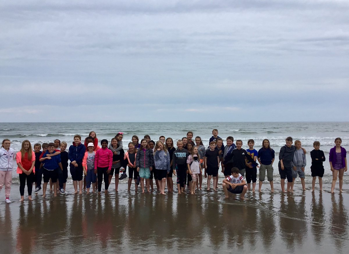 RandlayPrimary's tweet image. A super evening spent playing at the beach