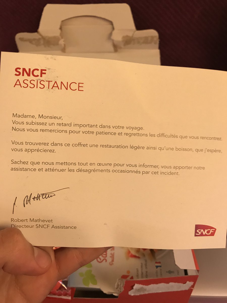 ATTAHRI's tweet photo. ⛔️ clichés. La @SNCF se soucie de la qualité de son service et les voyageurs font preuve de flegme et de patience. 👍🙏 https://t.co/n2j4YhbYf1
