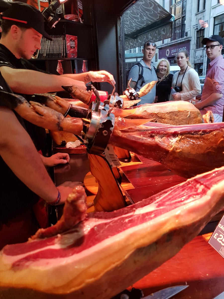 AlexMcRetail's tweet photo. Following interesting debate and beers after #RB17 time for a @danparrtwenty3 sponsored #meatstop in #soho to take the edge off. https://t.co/LvgmhFdoiO