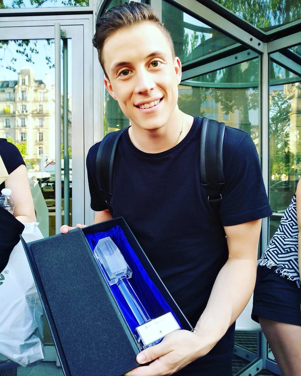 Loïc Nottet (<a href="/L0oiic/">Loïc Nottet</a>) a reçu "Le Micro d'Or 2017" grâce aux votes des internautes ! ;)