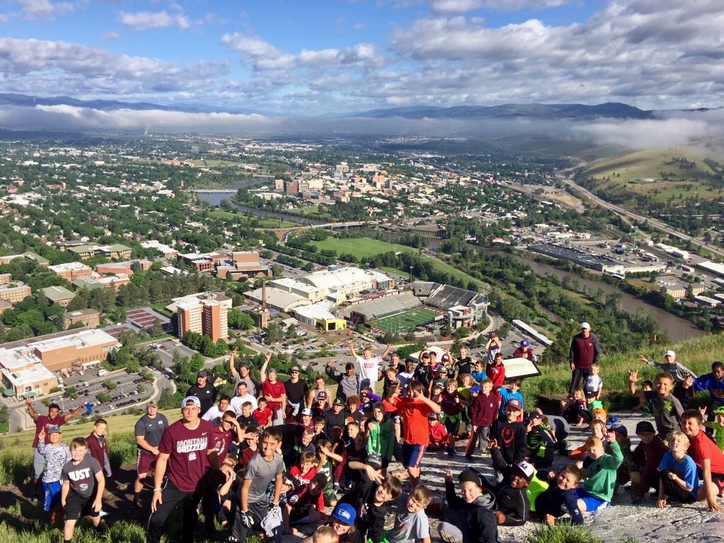 MontanaGrizFB's tweet photo. #GrizYouthCamp number 1 is in the books! Grades 5-8 start Monday! Thanks to all of our campers for coming out! #GoGriz #WeAreMT https://t.co/dTkRvozEup