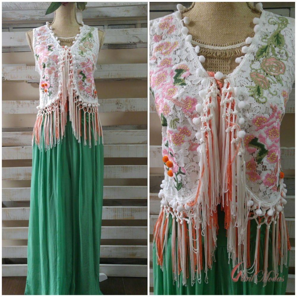 abril_modas's tweet photo. Entró y volo...ahora de nuevo en tienda nuestro chalequillo bordado estilo boho. ¡Me encanta!#Outfit #TiendaRopaSevilla #AbrilModas #Verano https://t.co/QZNzLkweZn