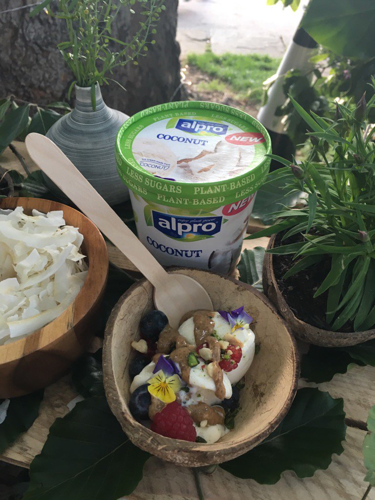 Chende3's tweet photo. Alfresco dining at the @Alpro oasis 👌🏻#AlproIceCream 🍦👅 https://t.co/4TQW8Q5n1c