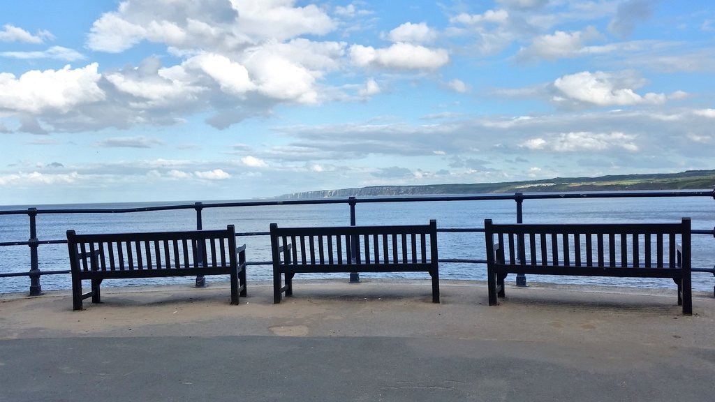 justanemptybox's tweet photo. Oh I do like to be beside the sea #seaside #weekendwanderlust #filey https://t.co/3wVdtu92e6