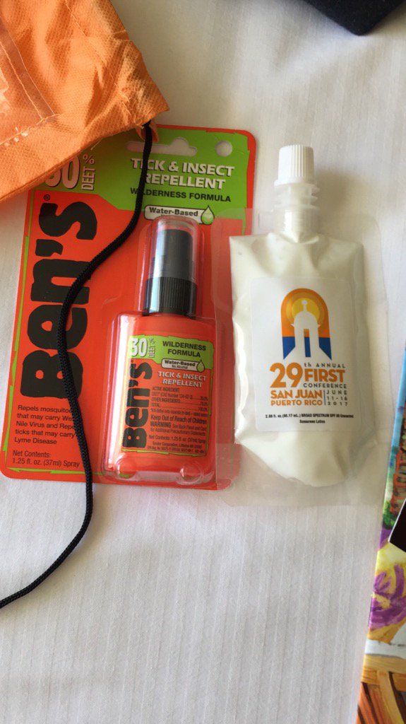 pacoperezbes's tweet photo. El kit de bienvenida del #first2017 asusta un poco https://t.co/rBBcuUHupf