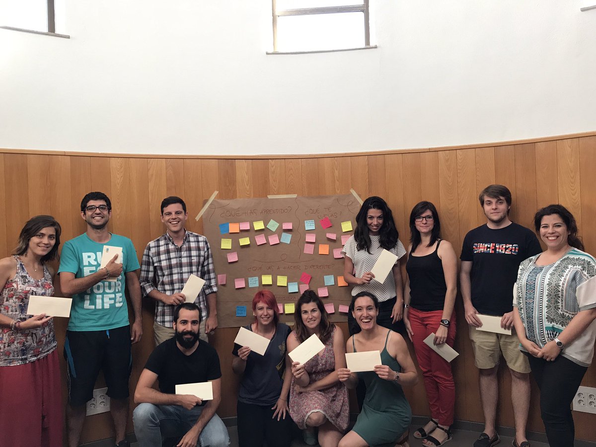 laquedijono's tweet photo. En la foto no están todos, pero si una buena representación de los participantes del Taller #Compe10ciasLED con @IAJota y @Endesa @ybspain https://t.co/qXMEsCHgqh