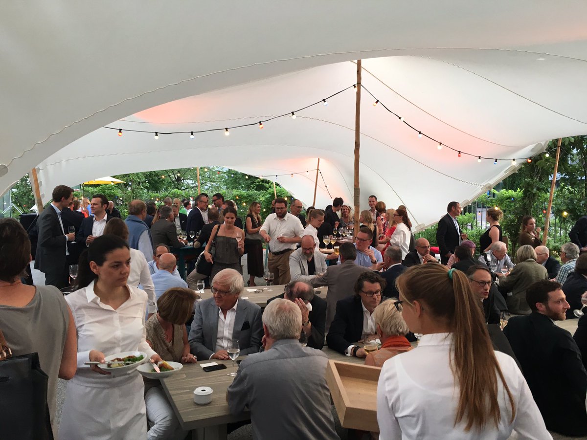 admeira_ch's tweet photo. ...jetzt den Abend beim #flyingdinner ausklingen lassen. #grandopeningmp #50jahretele https://t.co/uhYrTs9aGj